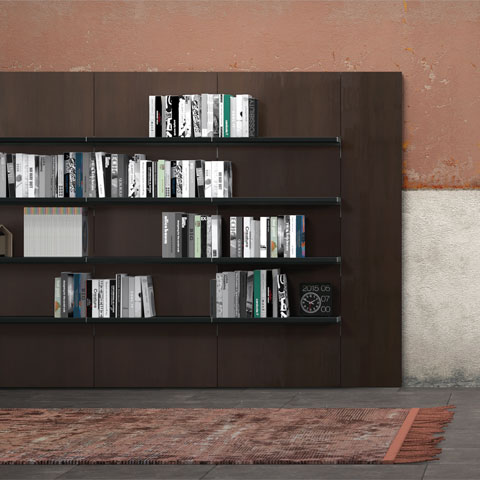 Boiserie libreria con mensole nere Gruppo Geromin